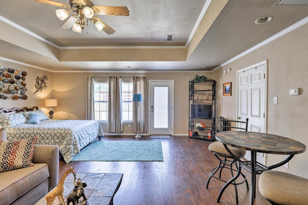 Granbury Studio - 10 Mins From Town And The Lake! Apartment Luaran gambar