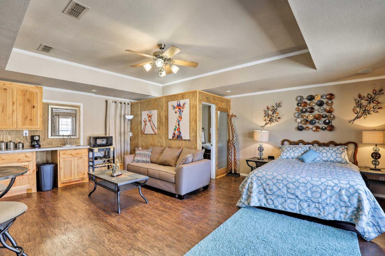 Granbury Studio - 10 Mins From Town And The Lake! Apartment Luaran gambar