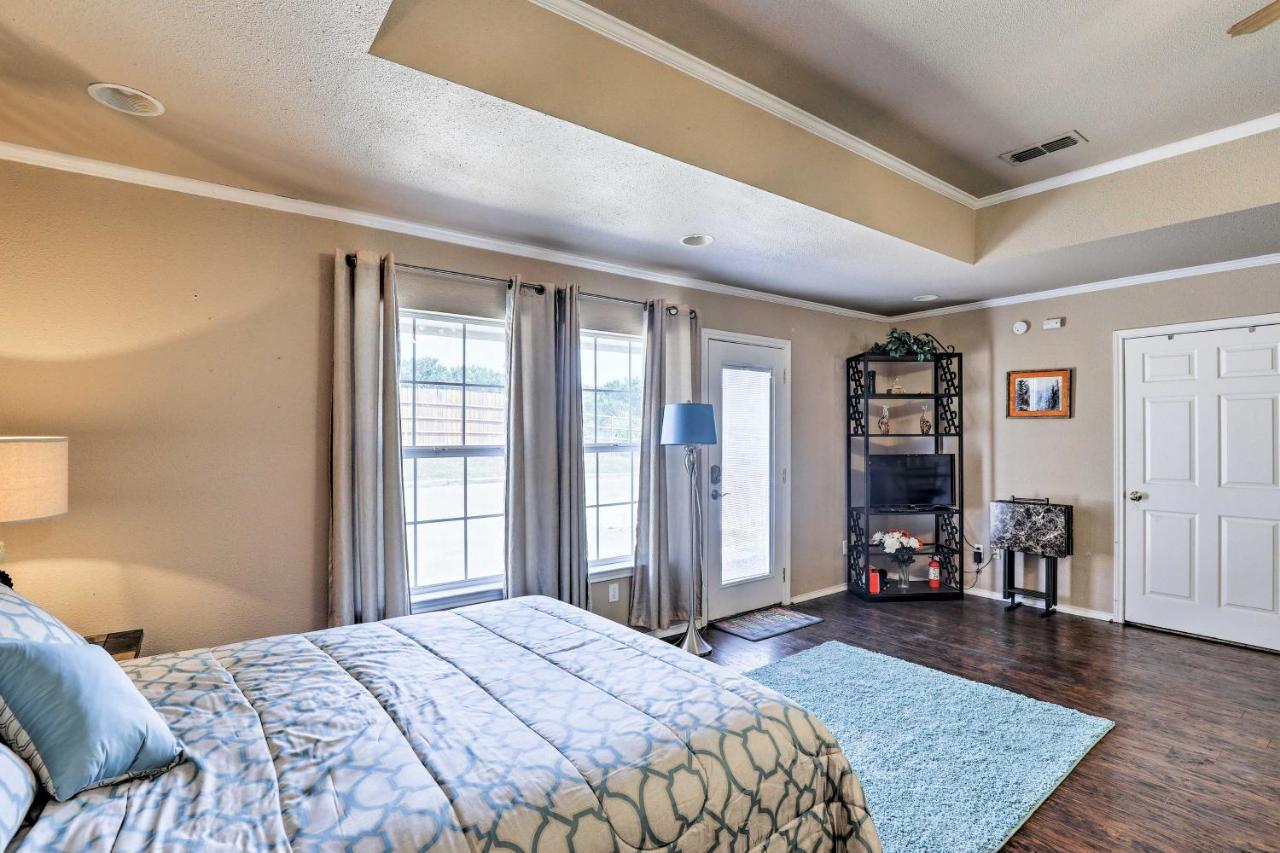 Granbury Studio - 10 Mins From Town And The Lake! Apartment Luaran gambar